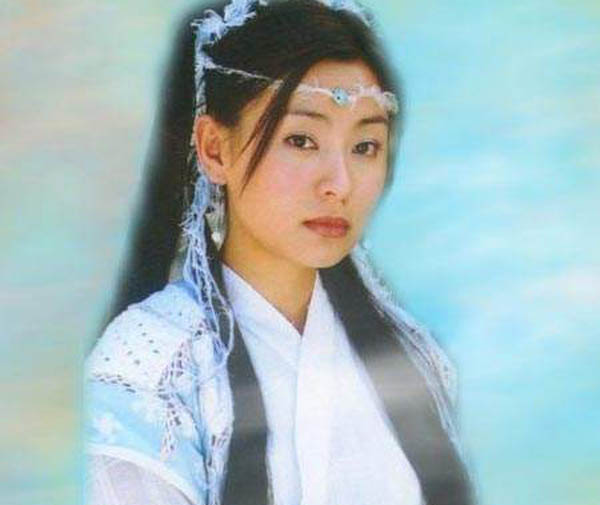 倚天屠龙记小昭怎么换裤子 小昭的身世远没那