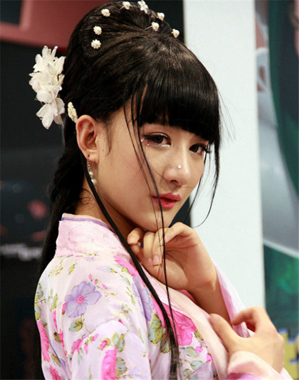 卢卓为什么叫小灿 反串女角色艳惊四座