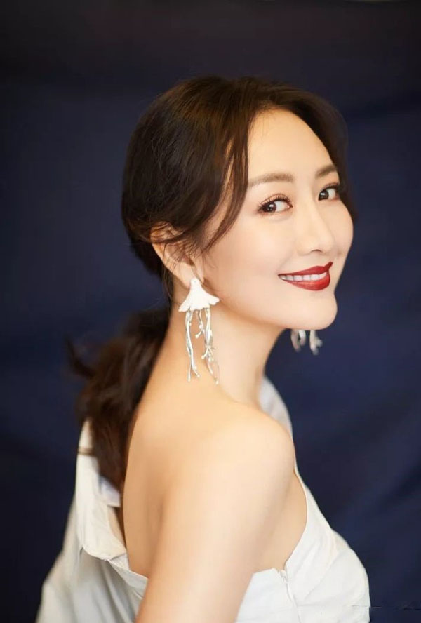 《猎狐》电视剧官宣主演阵容 王凯搭档王鸥,胡